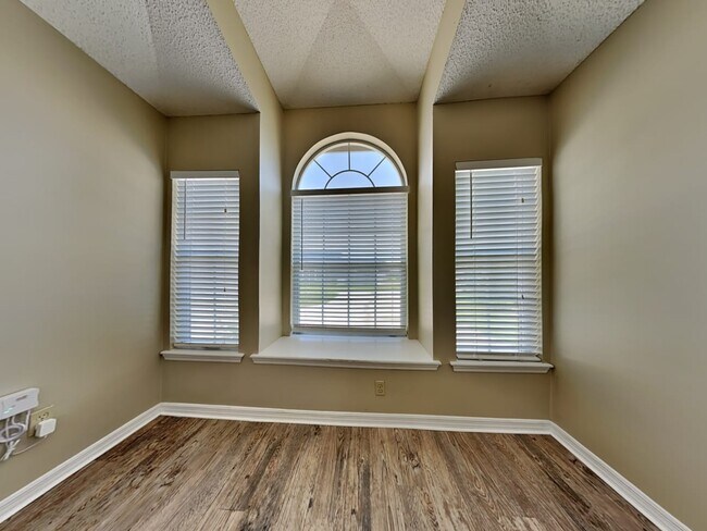 Building Photo - 212 Crosstern Ct