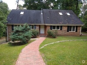 Building Photo - 101 Roundhill Rd