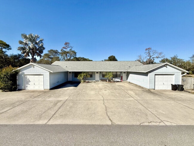 Building Photo - 1159 E Rohe St