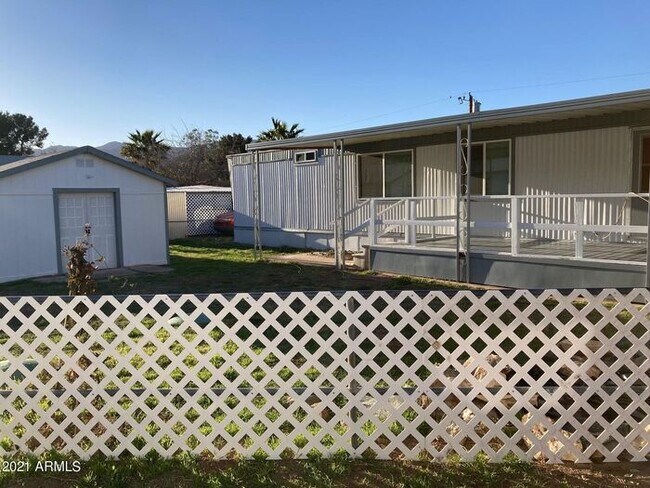 Building Photo - RENT TO OWN! MOVE IN READY! 2 BED 2 BATH M...