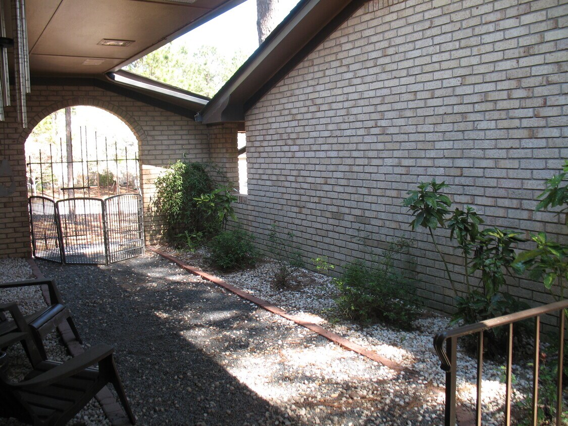Primary Photo - 46 Cardinal Dr