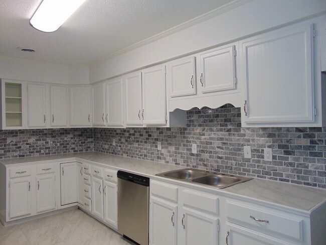 Foto del edificio - 5958 Lake Trace Cir