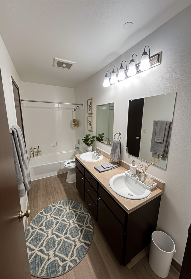 Interior Photo - LuDon Luradel