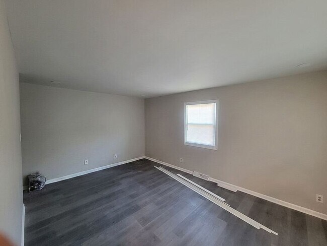 Foto del edificio - 3208 Shallowford Dr