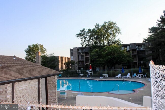 Building Photo - 3306 Huntley Sq Dr