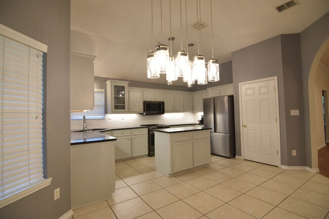 Building Photo - 336 Canoe Dr