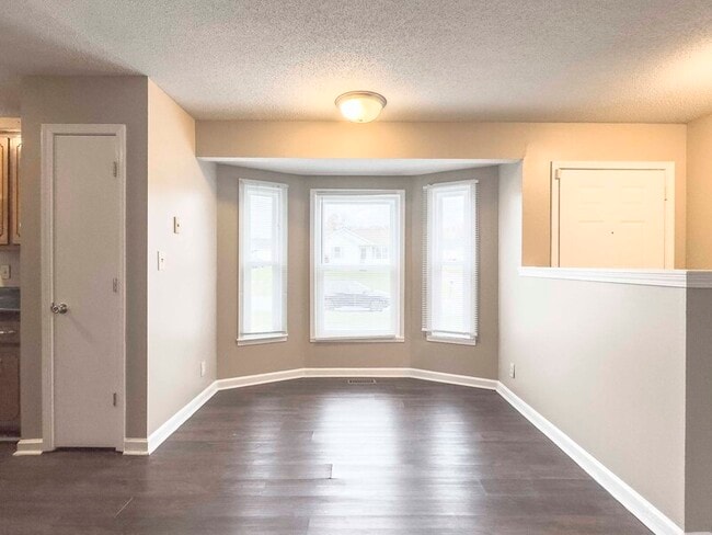 Foto del edificio - 587 Joshua Dr