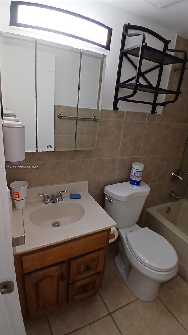 Foto del edificio - 8782 SW 12th St