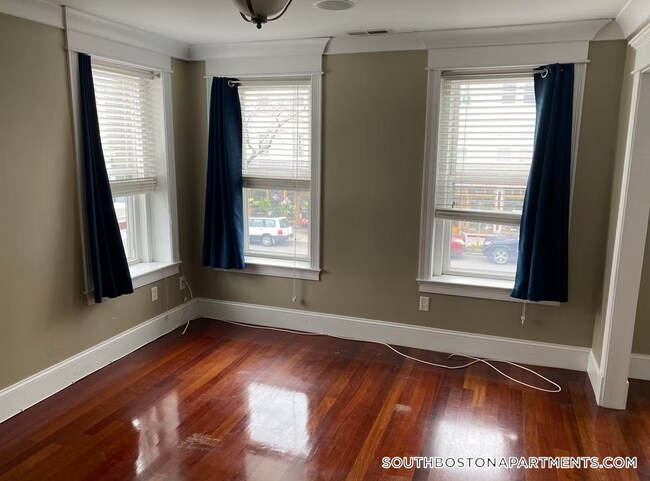 Foto del edificio - 632 E Broadway