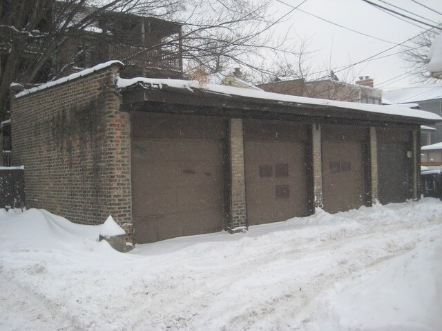 Building Photo - 3340 N Oakley Ave