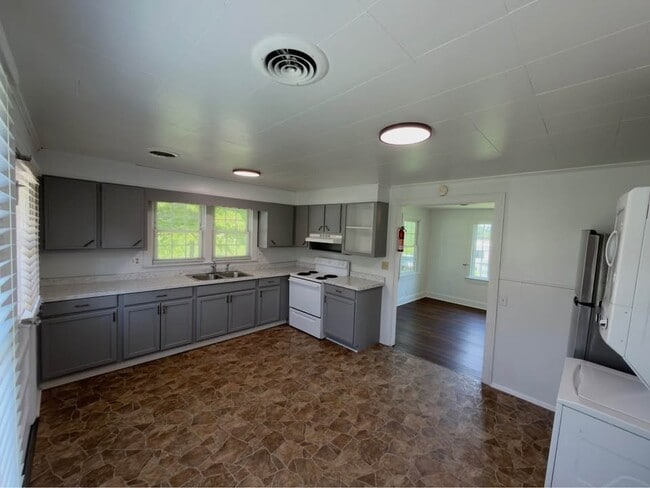 Building Photo - 103 Pelican Ln