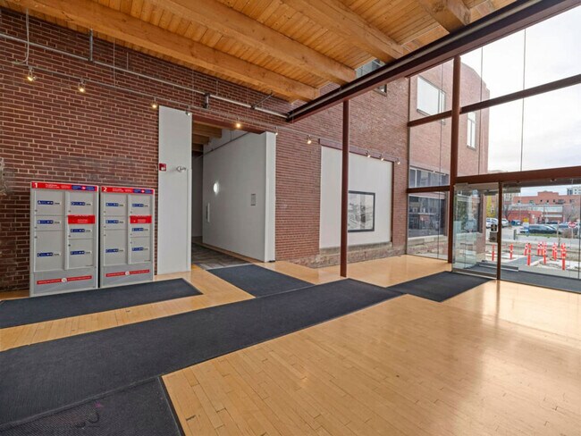 Photo du bâtiment - 10303-10107 107 St NW