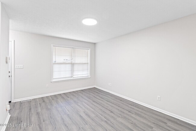 Foto del edificio - 3233 Vermont Ave