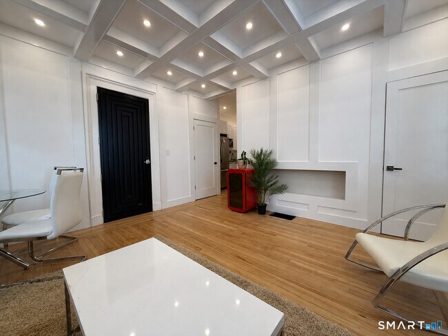 Building Photo - 492 Lombard St