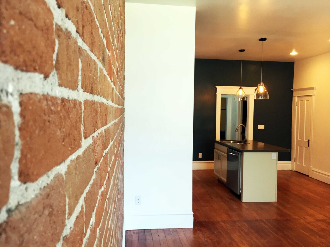 Foto principal - 1326 W State St