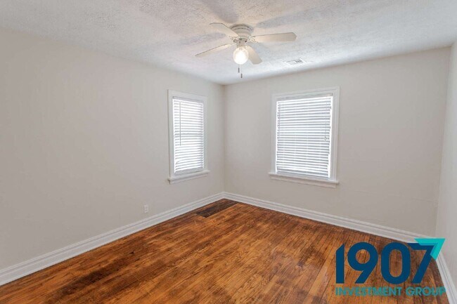 Foto del edificio - 2321 NE 25th St