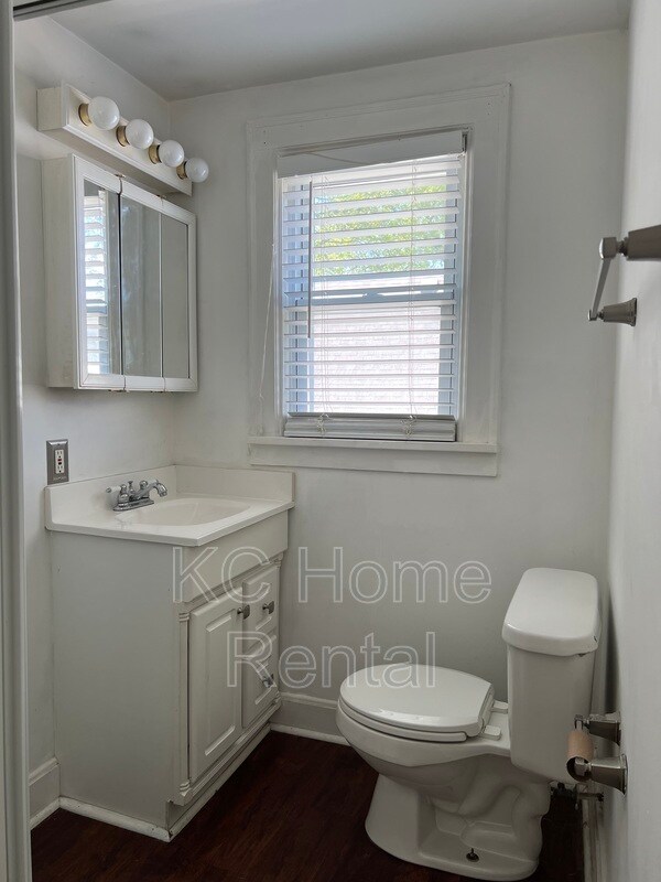 Foto del edificio - 730 E 63rd Terrace