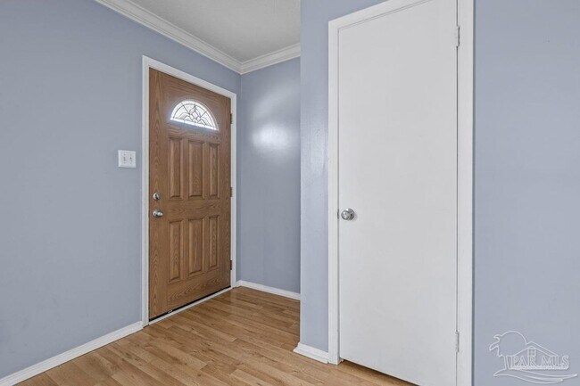 Building Photo - 4540 Tree Line Dr