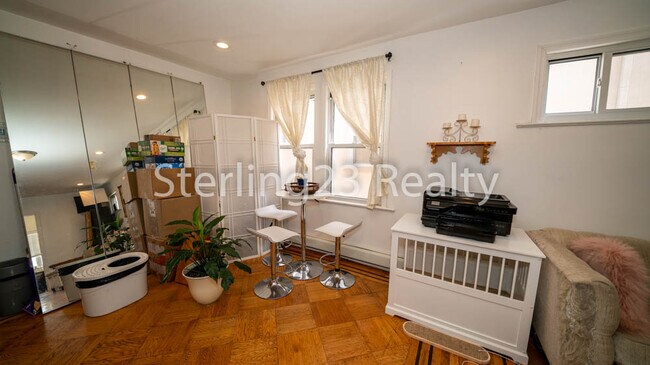 Building Photo - 4203 21st Ave