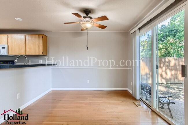 Foto del edificio - Charming 2-Story Home with Modern Comforts...