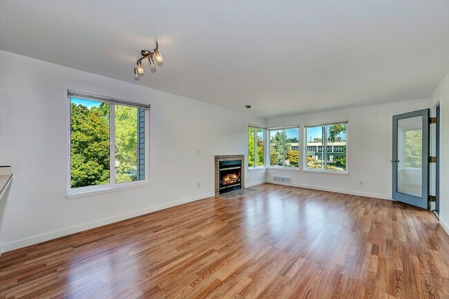 Foto del edificio - 2 bed 1.75 bath Apartment in Seattle
