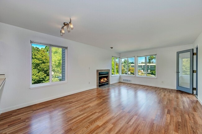 Photo - 2 bed 1.75 bath Apartment in Seattle