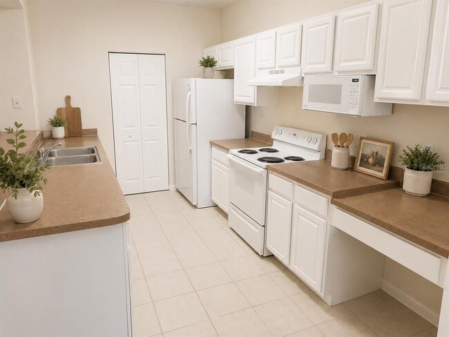 Building Photo - 5001 Sunridge Palms Dr