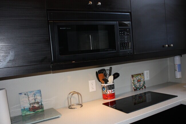 Fully equipped kitchen - 4516 Saint Claude Ave