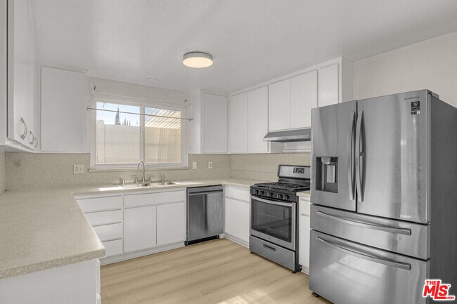 Foto del edificio - 7701 Baird Ave