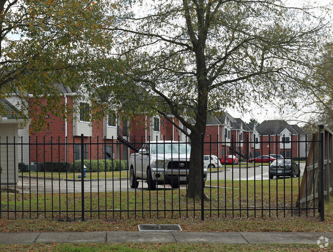 Foto del edificio - Wood Bayou Apartments