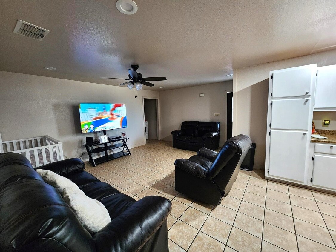 Building Photo - 115 Gyna Dr