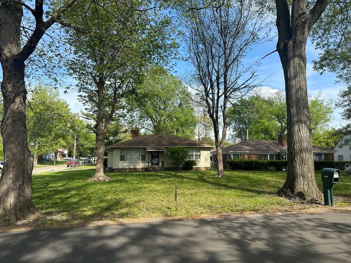Primary Photo - 4029 Forest Manor Ave