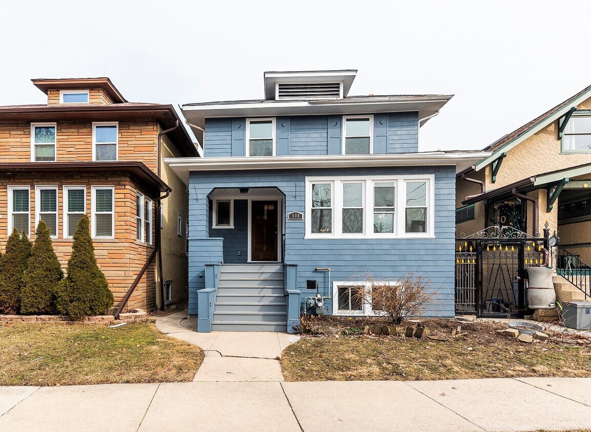 Primary Photo - 908 S Clinton Ave