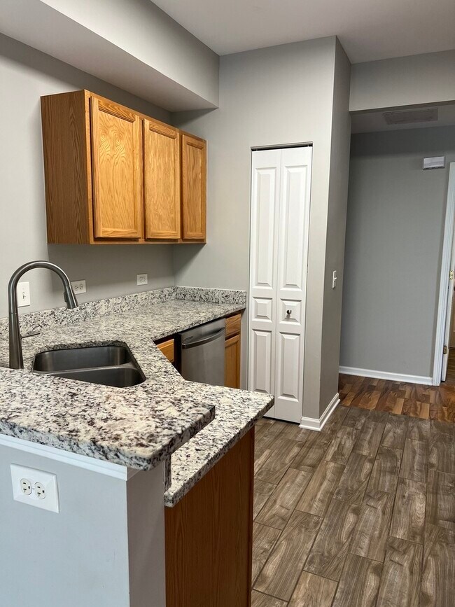 Foto del edificio - 3169 Bromley Ln
