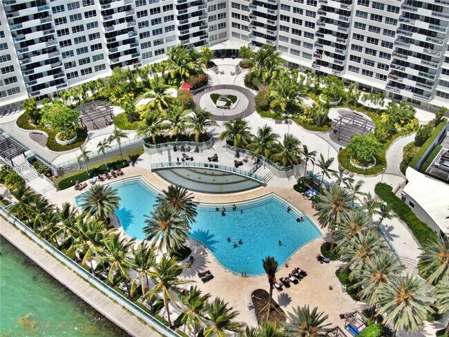 Foto del edificio - 1500 Bay Rd