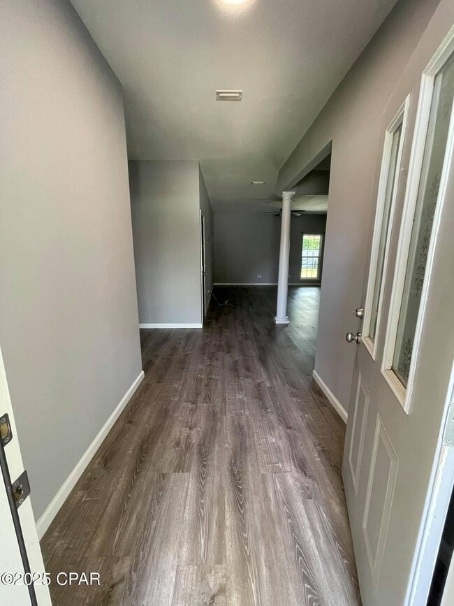 Foto del edificio - 245 Woodlawn Ct