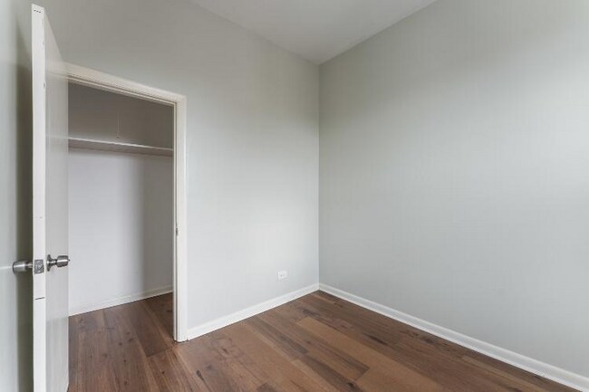 Building Photo - 2426 N Clybourn Ave