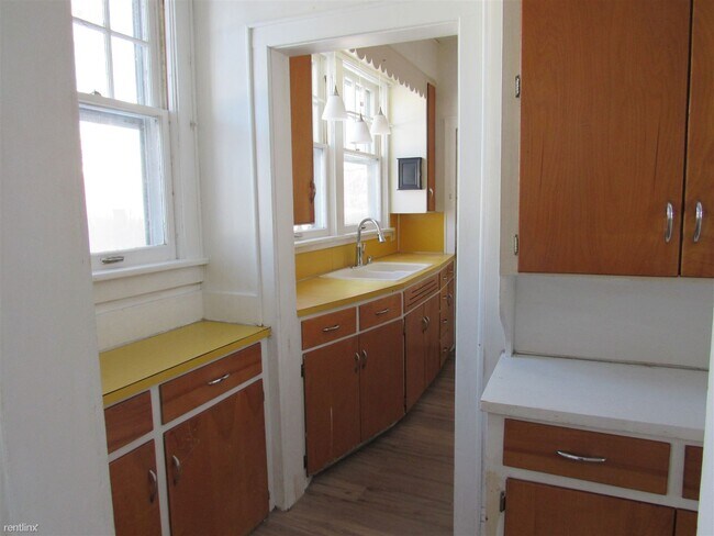 Building Photo - 809 2nd St
