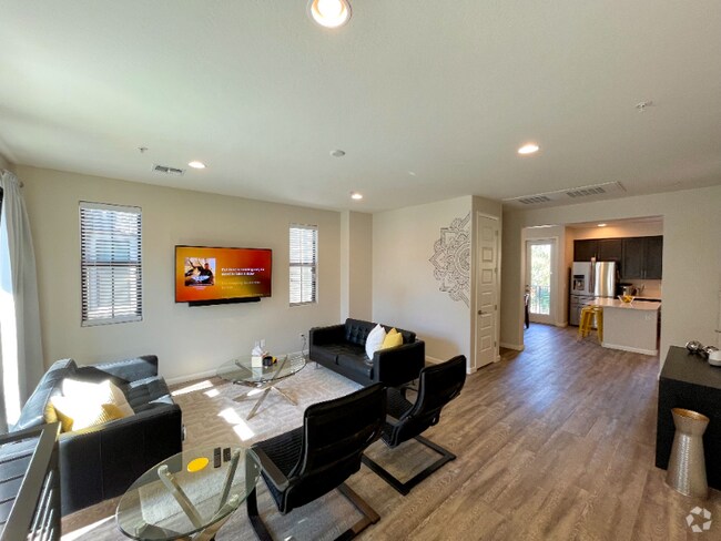 Building Photo - 2090 S Dorsey Ln