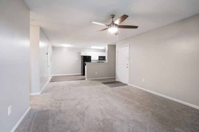 Living Area - Pointe at Ridge Cove Apartments