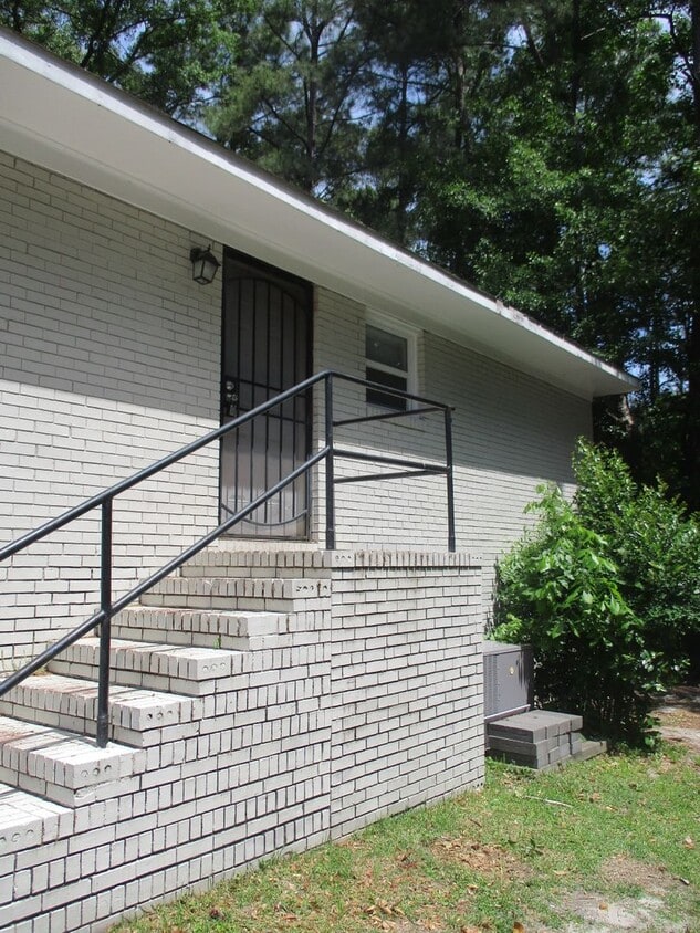 Building Photo - 2114 Elvira St