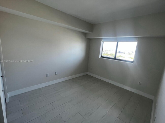 Foto del edificio - 460 NE 28th St