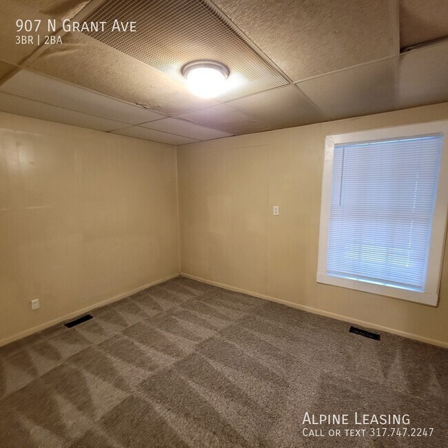 Building Photo - Near East 3BR/2BATH House for LEASE! Wow!