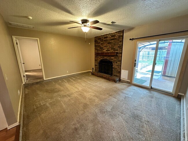 Foto del edificio - Unique 3bed/2bath Home Available for Rent in Moore!