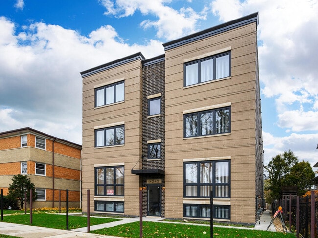 Building Photo - 4242 N Kedvale Ave