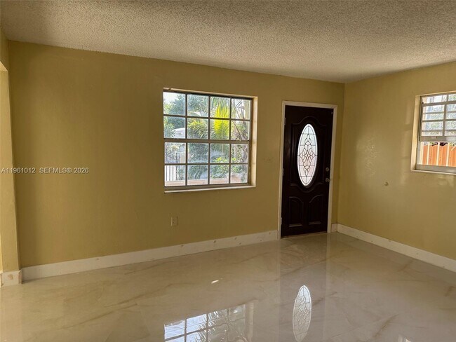 Foto del edificio - 1655 NW 116th St