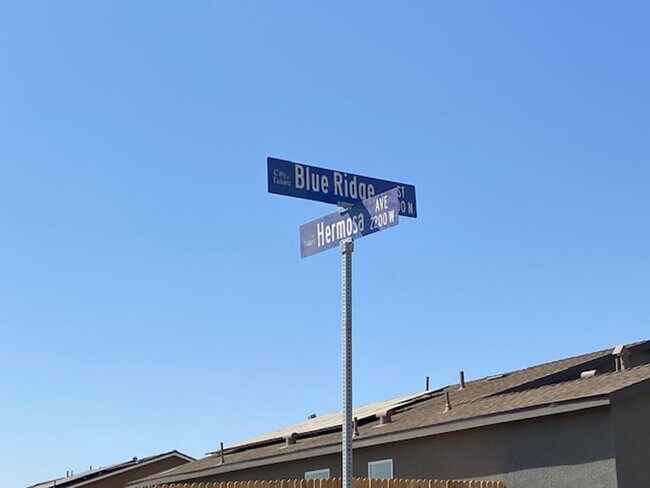 Foto del edificio - Tulare smart home, DR HORTON built home coming soon! Energy efficient