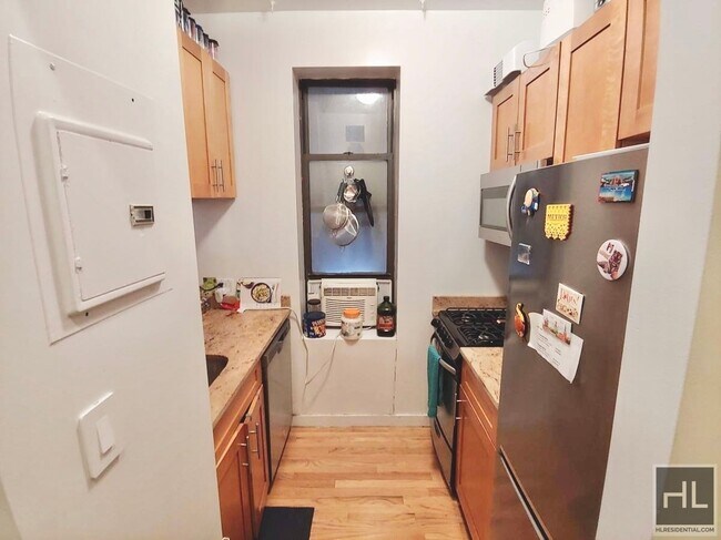 Foto del edificio - 303 E 76th St