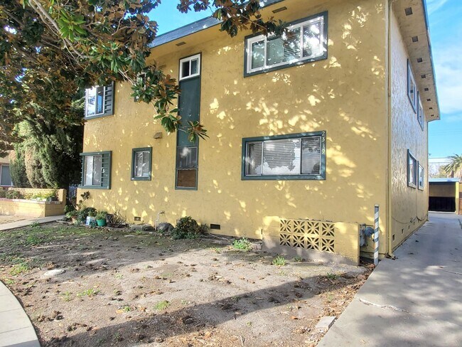 Building Photo - 2319 Monroe St