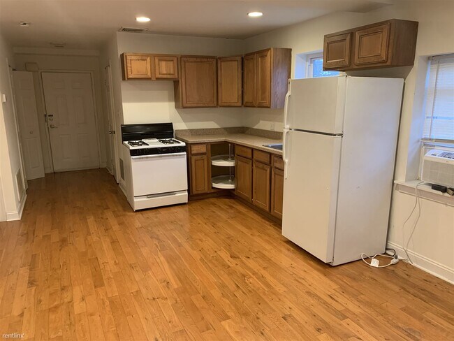 Foto del edificio - Studio, 1 bath Triplex - 6908 North Broad ...